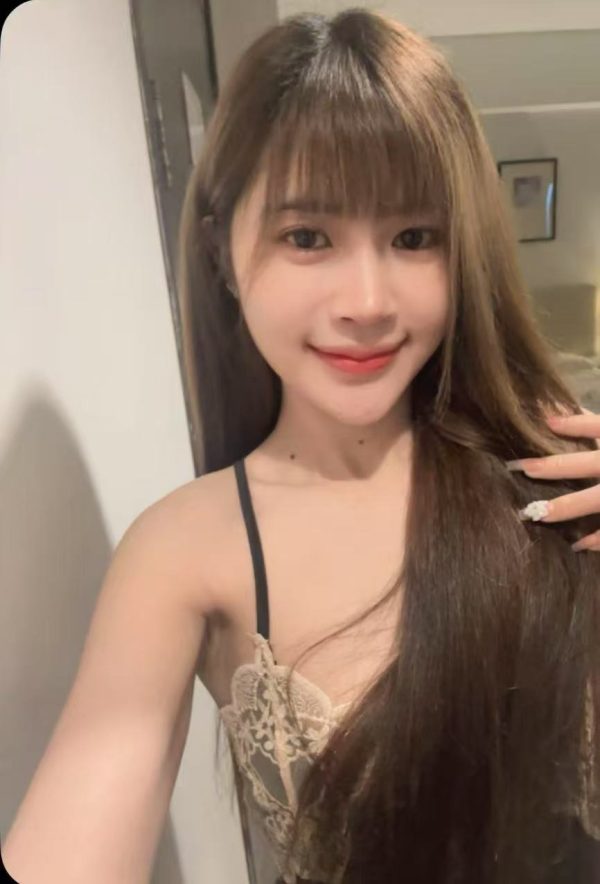 Julie - Image 3