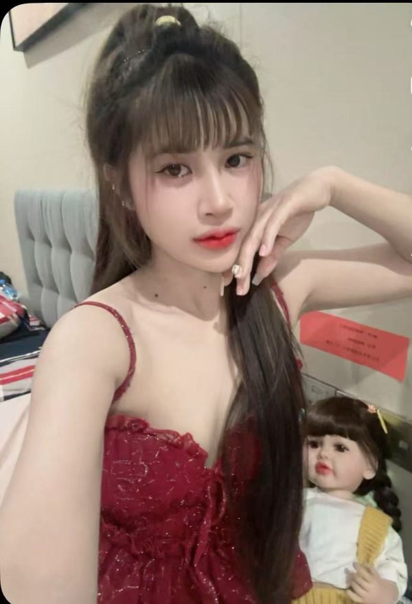 Julie - Image 2